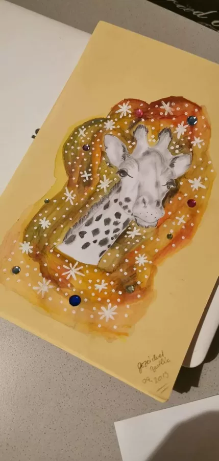 Giraffe Bleistift und Aquarell mit Glitzersteinen und Sternchen